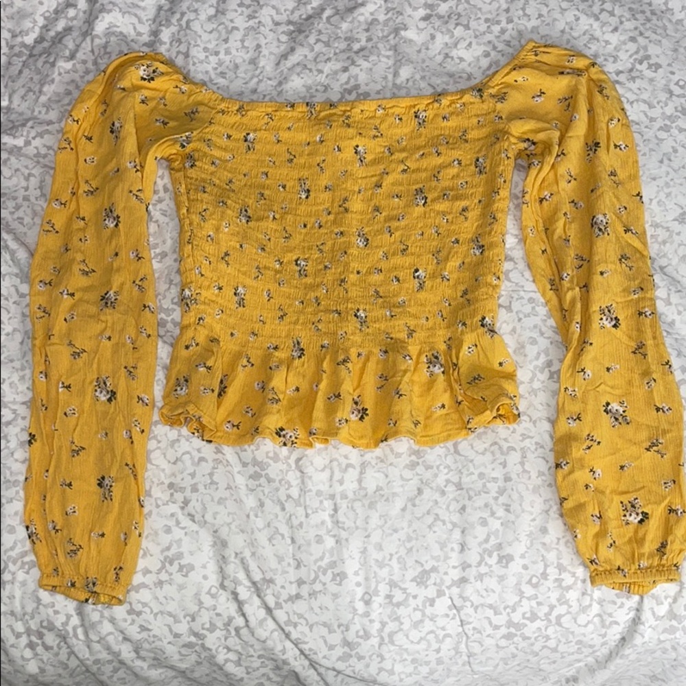 Yellow crop top Hollister M